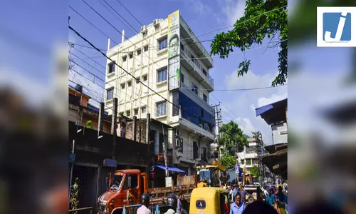 पश्चिम बंगाल: अभिषेक बनर्जी के पांच मंजिला पार्टी कार्यालय पर दूसरे दिन भी बुलडोजर एक्शन जारी पश्चिम बंगाल: अभिषेक बनर्जी के पांच मंजिला पार्टी कार्यालय पर दूसरे दिन भी बुलडोजर एक्शन जारी