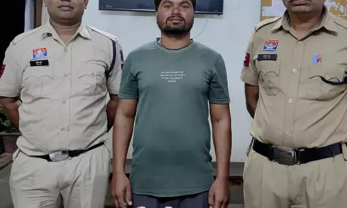 महुआ और देशी शराब जब्त, धमतरी में दो कोचिए गिरफ्तार महुआ और देशी शराब जब्त, धमतरी में दो कोचिए गिरफ्तार