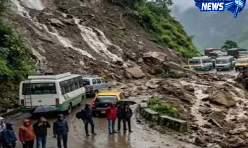 सिक्किम-सेवोक मार्ग पर लैंडस्लाइड, प्रशासन ने जारी की ट्रैफिक एडवाइजरी सिक्किम-सेवोक मार्ग पर लैंडस्लाइड, प्रशासन ने जारी की ट्रैफिक एडवाइजरी
