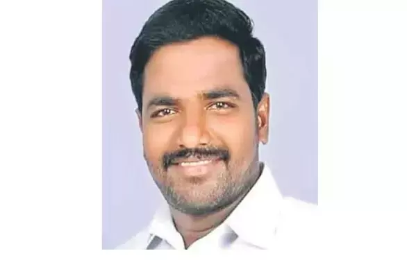Telangana: वारंगल में कांग्रेस नेता की हत्या की कोशिश Telangana: वारंगल में कांग्रेस नेता की हत्या की कोशिश