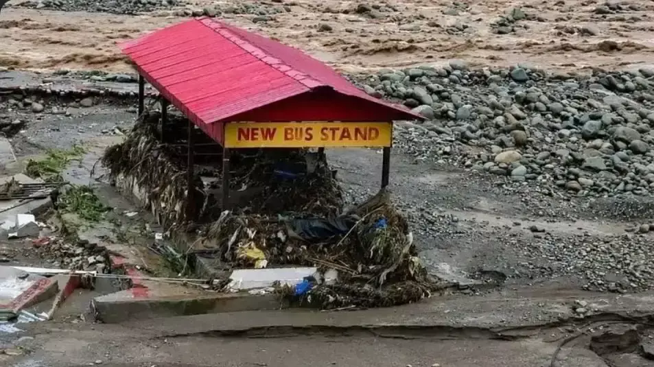 Rajouri: राजौरी-पुंछ में आपदा का कहर, सेना और प्रशासन जुटे बचाव में Rajouri: राजौरी-पुंछ में आपदा का कहर, सेना और प्रशासन जुटे बचाव में