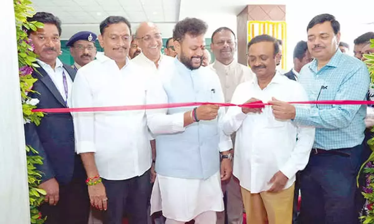 Andhra: विजयवाड़ा एयरपोर्ट की ग्लोबल कनेक्टिविटी में बड़ी बढ़ोतरी होने वाली है Andhra: विजयवाड़ा एयरपोर्ट की ग्लोबल कनेक्टिविटी में बड़ी बढ़ोतरी होने वाली है
