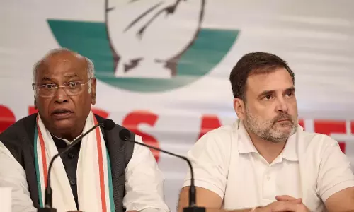 New Delhi: राम मंदिर ट्रस्ट के वित्तीय मामलों को लेकर खरगे-राहुल ने की जांच की मांग New Delhi: राम मंदिर ट्रस्ट के वित्तीय मामलों को लेकर खरगे-राहुल ने की जांच की मांग