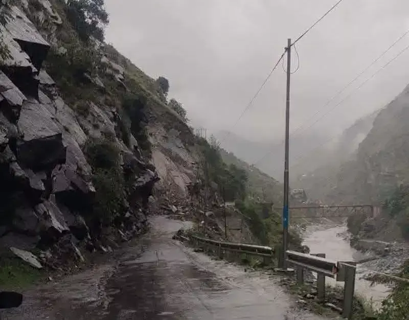 Shimla: हिमाचल में भारी बारिश से तबाही, कई इलाकों में संकट Shimla: हिमाचल में भारी बारिश से तबाही, कई इलाकों में संकट