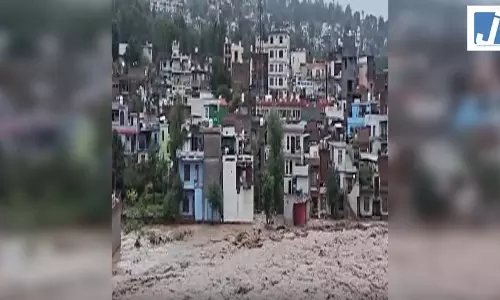 अचानक आई बाढ़ से 10 लोगों की मौत, कई लापता, देखें मंजर अचानक आई बाढ़ से 10 लोगों की मौत, कई लापता, देखें मंजर