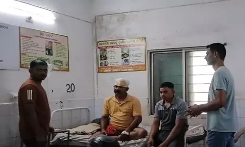 Boudh में छापेमारी के दौरान गांजा माफिया ने पुलिस पर हमला किया, एक पुलिसकर्मी गंभीर रूप से घायल Boudh में छापेमारी के दौरान गांजा माफिया ने पुलिस पर हमला किया, एक पुलिसकर्मी गंभीर रूप से घायल