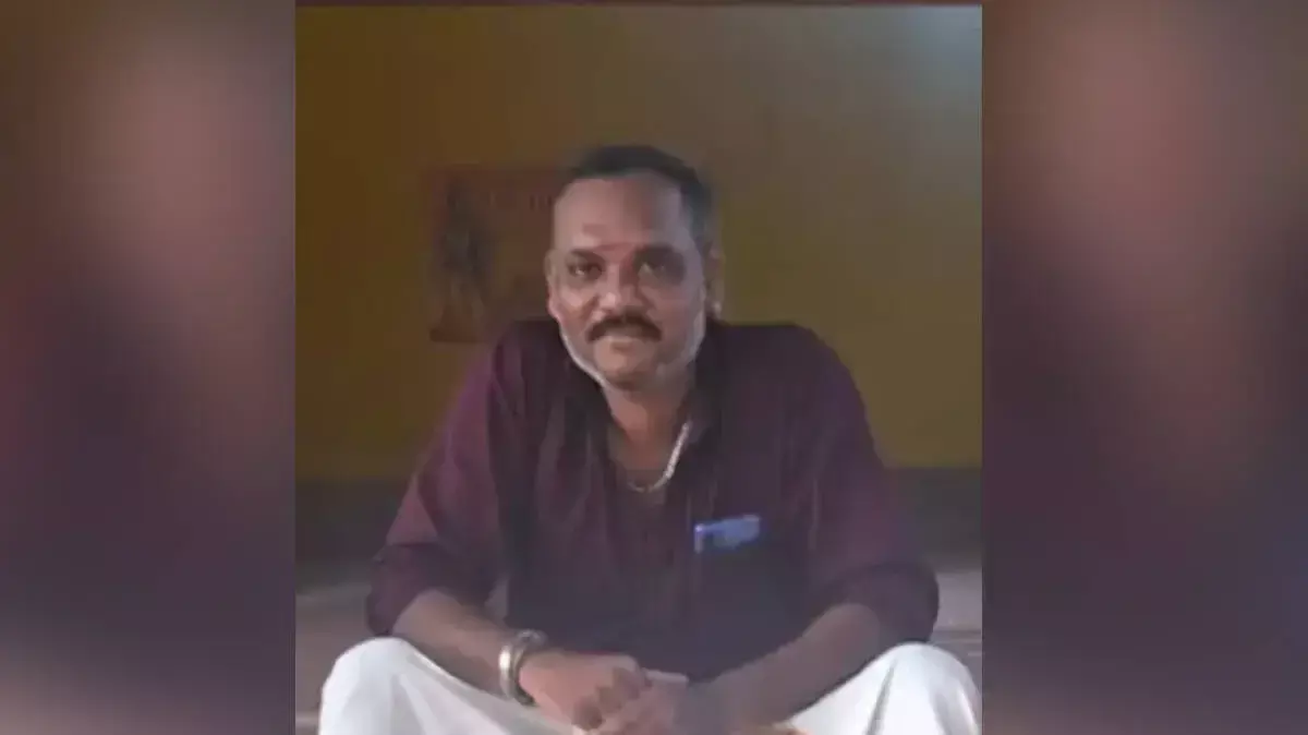 Kerala: घर में मृत मिला युवक, पुलिस को हत्या का शक Kerala: घर में मृत मिला युवक, पुलिस को हत्या का शक