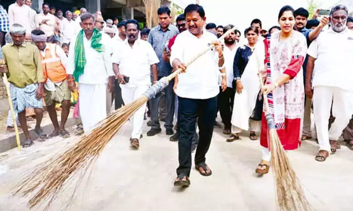 Andhra: गाँव की सफ़ाई घर की सफ़ाई से शुरू होती है Andhra: गाँव की सफ़ाई घर की सफ़ाई से शुरू होती है