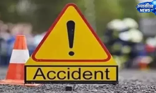 200 मीटर गहरी खाई में गिरी कार, PWD कर्मी समेत दो की मौत 200 मीटर गहरी खाई में गिरी कार, PWD कर्मी समेत दो की मौत