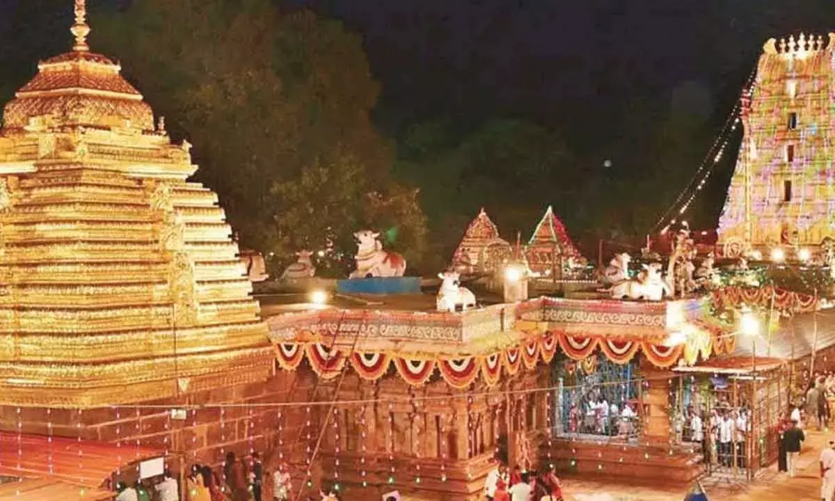 श्रीशैलम मंदिर में अनुशंसा पत्रों के माध्यम से अब सुबह स्पर्श दर्शन नहीं होंगे श्रीशैलम मंदिर में अनुशंसा पत्रों के माध्यम से अब सुबह स्पर्श दर्शन नहीं होंगे