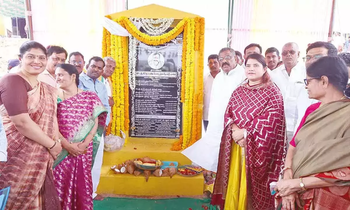Andhra: बेटामचेरला नई मटीरियल रिकवरी फैसिलिटी के साथ ग्रीन युग में कदम रख रहा है Andhra: बेटामचेरला नई मटीरियल रिकवरी फैसिलिटी के साथ ग्रीन युग में कदम रख रहा है