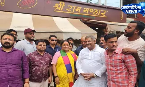 दिल्ली CM ने काशी में मनाया खास दिन, बनारसी अंदाज में दिखीं दिल्ली CM ने काशी में मनाया खास दिन, बनारसी अंदाज में दिखीं