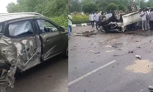 हैदराबाद ORR पर तेज़ रफ़्तार फ़ॉर्च्यूनर की वजह से तीन गाड़ियों की जानलेवा टक्कर हुई हैदराबाद ORR पर तेज़ रफ़्तार फ़ॉर्च्यूनर की वजह से तीन गाड़ियों की जानलेवा टक्कर हुई