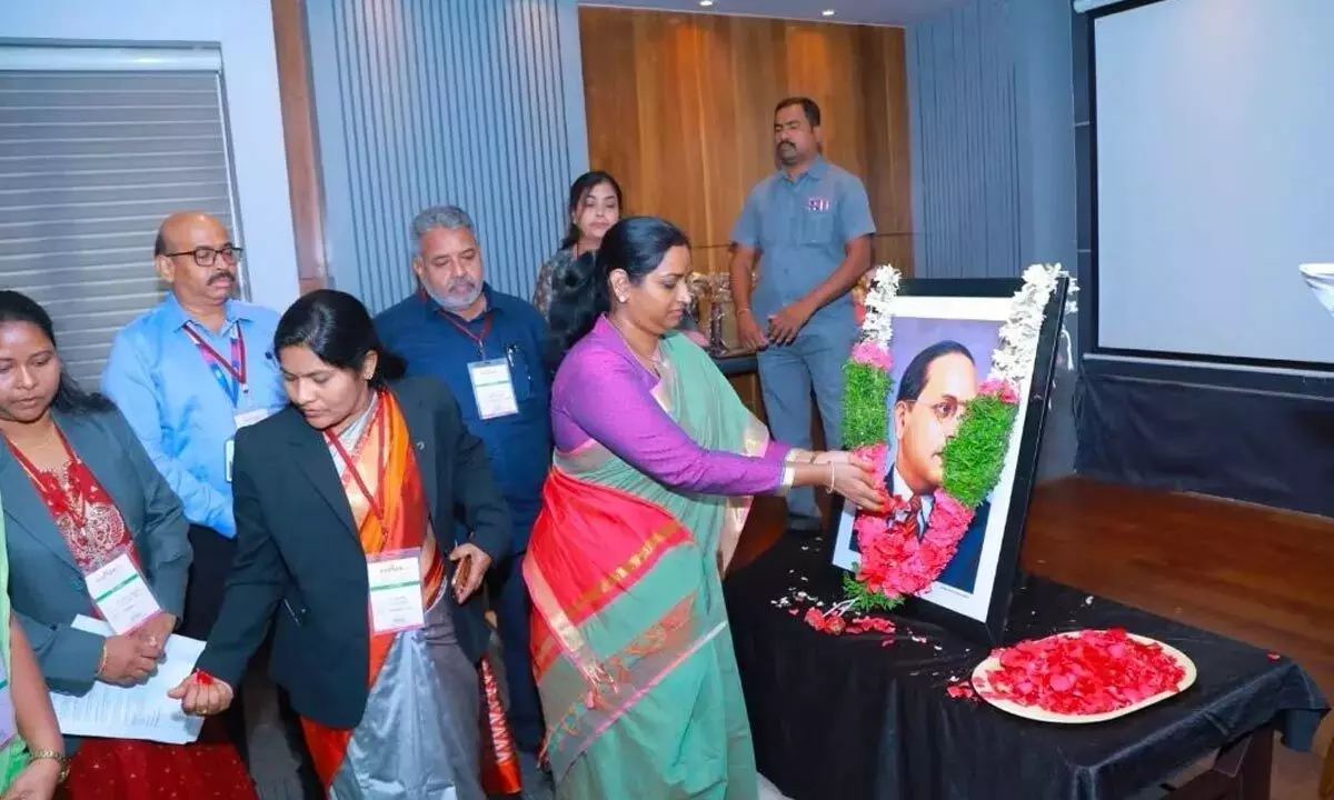 महिलाओं के सशक्तिकरण के लिए आर्थिक आत्मनिर्भरता ज़रूरी: सांसद महिलाओं के सशक्तिकरण के लिए आर्थिक आत्मनिर्भरता ज़रूरी: सांसद