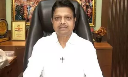 जमानत रद्द होते ही शिवसेना पार्षद रमेश म्हात्रे पहुंचे पुलिस के पास जमानत रद्द होते ही शिवसेना पार्षद रमेश म्हात्रे पहुंचे पुलिस के पास