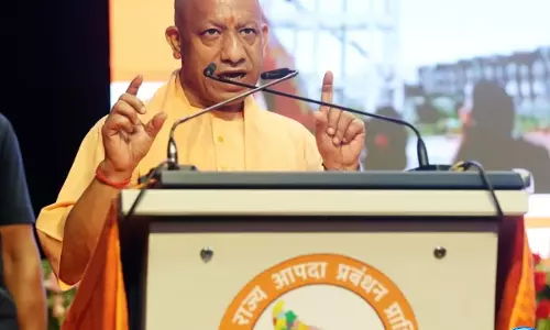 CM योगी का संदेश- हादसों में वीडियो बनाने के बजाय पीड़ितों की मदद करें CM योगी का संदेश- हादसों में वीडियो बनाने के बजाय पीड़ितों की मदद करें