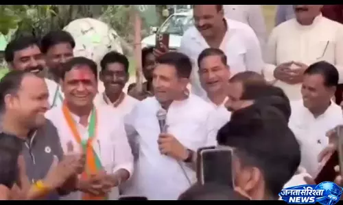 विरोधी दल के नेता आए आमने-सामने, जीतू पटवारी ने आशुतोष तिवारी से की मुलाकात विरोधी दल के नेता आए आमने-सामने, जीतू पटवारी ने आशुतोष तिवारी से की मुलाकात