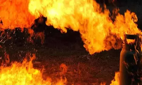 हैदराबाद के नामपल्ली में पांच मंजिला अपार्टमेंट में भीषण आग लगी हैदराबाद के नामपल्ली में पांच मंजिला अपार्टमेंट में भीषण आग लगी
