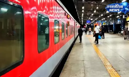 संपर्क क्रांति एक्सप्रेस बनी चोरी का शिकार, लाखों के गहने लेकर फरार हुईं संदिग्ध महिलाएं संपर्क क्रांति एक्सप्रेस बनी चोरी का शिकार, लाखों के गहने लेकर फरार हुईं संदिग्ध महिलाएं