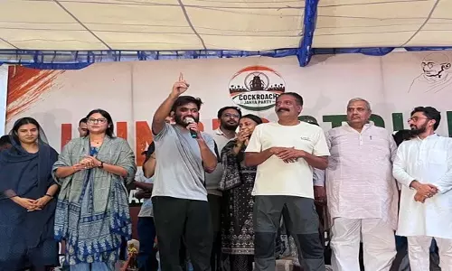 जंतर-मंतर पर CJP के प्रदर्शन में समर्थन देने पहुंचे अभिनेता प्रकाश राज और कई सांसद जंतर-मंतर पर CJP के प्रदर्शन में समर्थन देने पहुंचे अभिनेता प्रकाश राज और कई सांसद