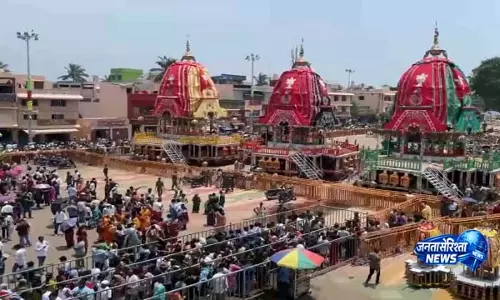 Odisha: रथ यात्रा के चौथे दिन पुरी के गुंडिचा मंदिर में भक्तों की भारी भीड़ उमड़ी Odisha: रथ यात्रा के चौथे दिन पुरी के गुंडिचा मंदिर में भक्तों की भारी भीड़ उमड़ी