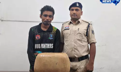 रायपुर पुलिस की बड़ी कार्रवाई, 10 किलो 345 ग्राम गांजा के साथ तस्कर गिरफ्तार रायपुर पुलिस की बड़ी कार्रवाई, 10 किलो 345 ग्राम गांजा के साथ तस्कर गिरफ्तार