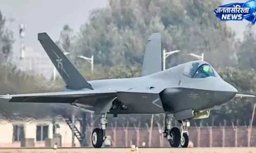 पाकिस्तान-चीन J-35 डील पर संकट, स्टील्थ फाइटर सौंपने से पीछे हटा ड्रैगन पाकिस्तान-चीन J-35 डील पर संकट, स्टील्थ फाइटर सौंपने से पीछे हटा ड्रैगन