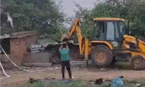Ramol पटाखा फैक्ट्री विस्फोट एसआईटी करेगी जांच, दो अन्य फैक्ट्रियां भी सील Ramol पटाखा फैक्ट्री विस्फोट एसआईटी करेगी जांच, दो अन्य फैक्ट्रियां भी सील