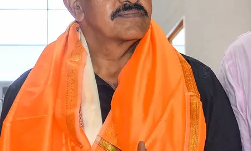 शिंदे गुट ने छह सांसदों के विलय के फैसले को बताया संविधान और कानून के अनुरूप शिंदे गुट ने छह सांसदों के विलय के फैसले को बताया संविधान और कानून के अनुरूप