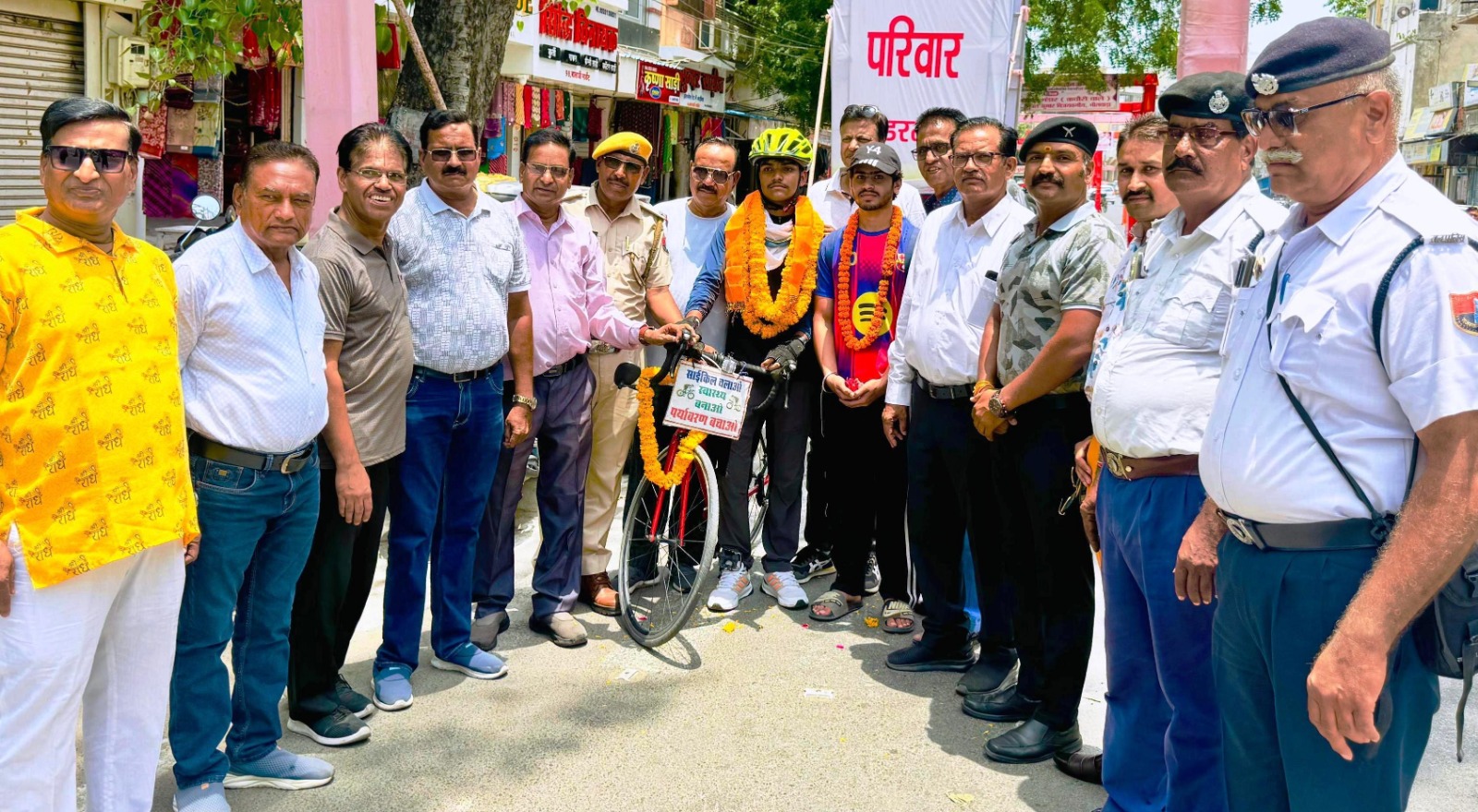 भानु प्रताप ने जन्मदिन पर पेश की साइकिल चलाकर युवाओं के लिए मिसाल