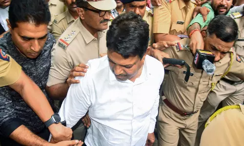 डोंबिवली डॉक्टर हमला मामला: रमेश म्हात्रे न्यायिक हिरासत में डोंबिवली डॉक्टर हमला मामला: रमेश म्हात्रे न्यायिक हिरासत में