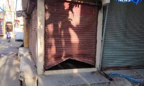 किराना दुकान का पिछला दरवाजा तोड़कर चोरी किराना दुकान का पिछला दरवाजा तोड़कर चोरी