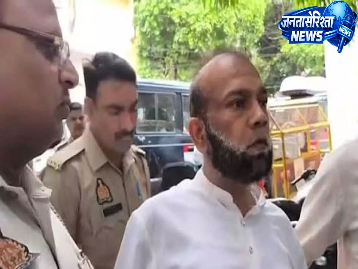 कानपुर में 3,200 करोड़ की मनी ट्रेल की जांच जारी, छह आरोपियों के खिलाफ चार्जशीट दाखिल कानपुर में 3,200 करोड़ की मनी ट्रेल की जांच जारी, छह आरोपियों के खिलाफ चार्जशीट दाखिल