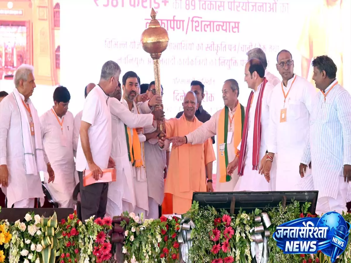 संभल रैली में योगी आदित्यनाथ का अखिलेश यादव पर तीखा वार, सपा-कांग्रेस पर लगाए गंभीर आरोप संभल रैली में योगी आदित्यनाथ का अखिलेश यादव पर तीखा वार, सपा-कांग्रेस पर लगाए गंभीर आरोप