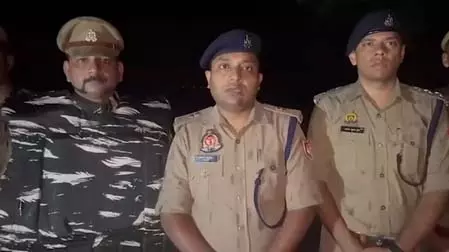 यूपी: बलिया पुलिस की बड़ी कार्रवाई, अंतरराज्यीय वाहन चोर गिरोह के 5 आरोपी गिरफ्तार यूपी: बलिया पुलिस की बड़ी कार्रवाई, अंतरराज्यीय वाहन चोर गिरोह के 5 आरोपी गिरफ्तार