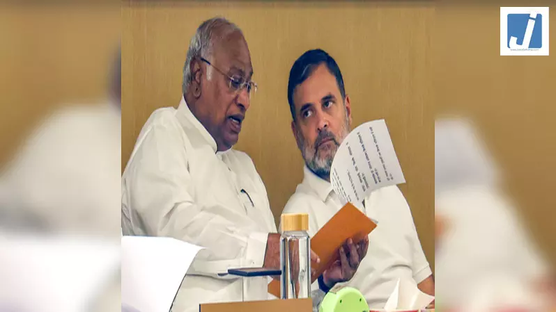 खड़गे और राहुल ने लिखा पीएम मोदी को पत्र, राम मंदिर मामले में निष्पक्ष जांच की मांग, कहा- ठगा महसूस कर रहे श्रद्धालु खड़गे और राहुल ने लिखा पीएम मोदी को पत्र, राम मंदिर मामले में निष्पक्ष जांच की मांग, कहा- ठगा महसूस कर रहे श्रद्धालु
