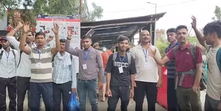 भारी बारिश की चेतावनी के बाद बालटाल रूट से रोकी गई अमरनाथ यात्रा, तीर्थयात्रियों ने बयां किए अनुभव भारी बारिश की चेतावनी के बाद बालटाल रूट से रोकी गई अमरनाथ यात्रा, तीर्थयात्रियों ने बयां किए अनुभव