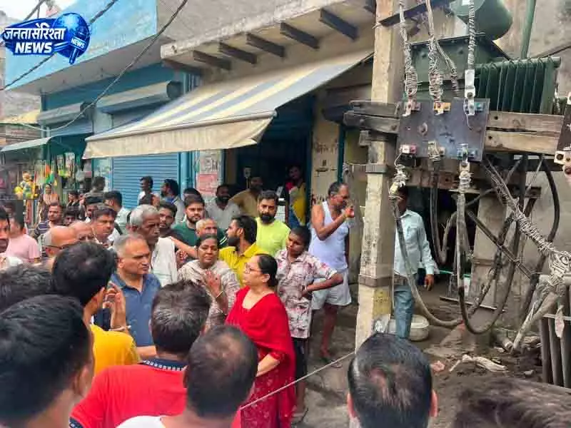 Sonipat में बिजली-पानी को लेकर प्रदर्शन Sonipat में बिजली-पानी को लेकर प्रदर्शन