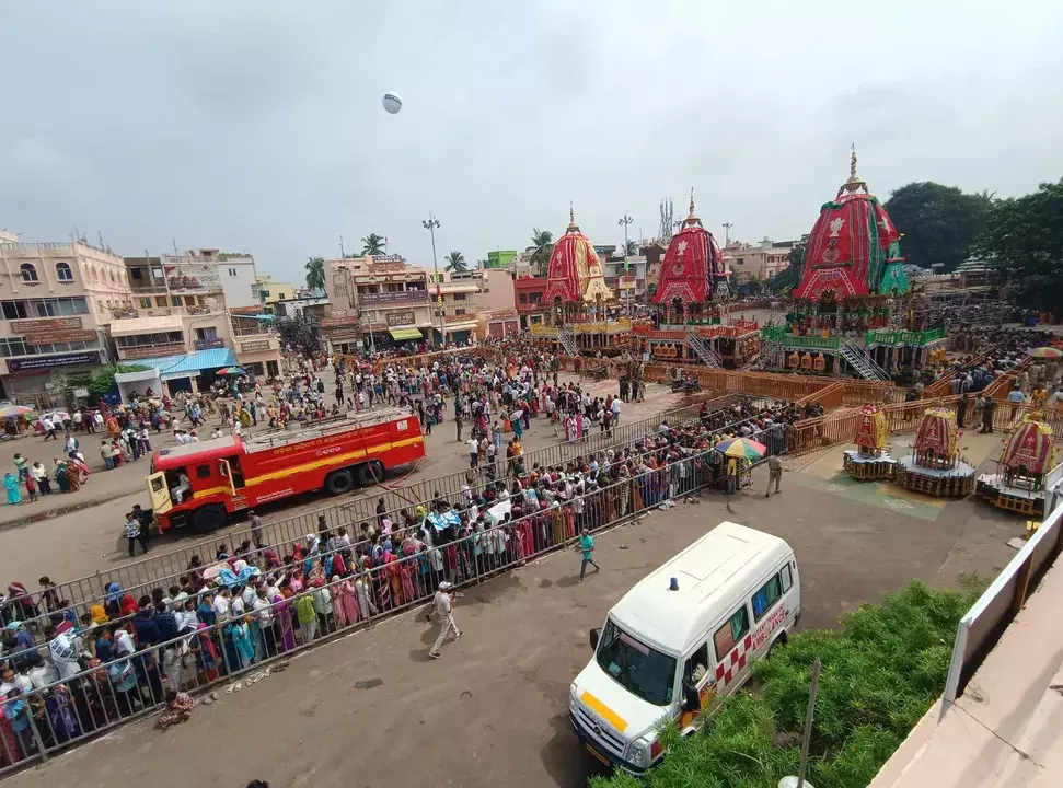 पुरी गुंडिचा मंदिर में उमड़ा आस्था का सैलाब पुरी गुंडिचा मंदिर में उमड़ा आस्था का सैलाब