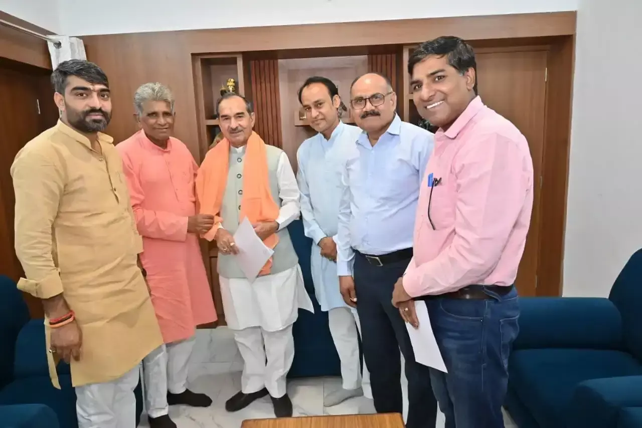 Jaipur: जयपुर रैली में पीएम मोदी को बुलाने की पहल, मदन राठौड़ ने सौंपा न्योता Jaipur: जयपुर रैली में पीएम मोदी को बुलाने की पहल, मदन राठौड़ ने सौंपा न्योता