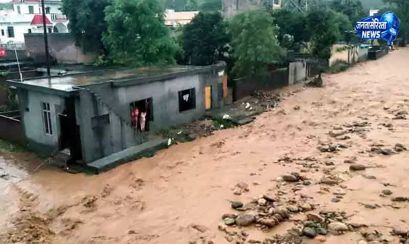 पुंछ-Rajouri में बाढ़ से 8 की मौत पुंछ-Rajouri में बाढ़ से 8 की मौत