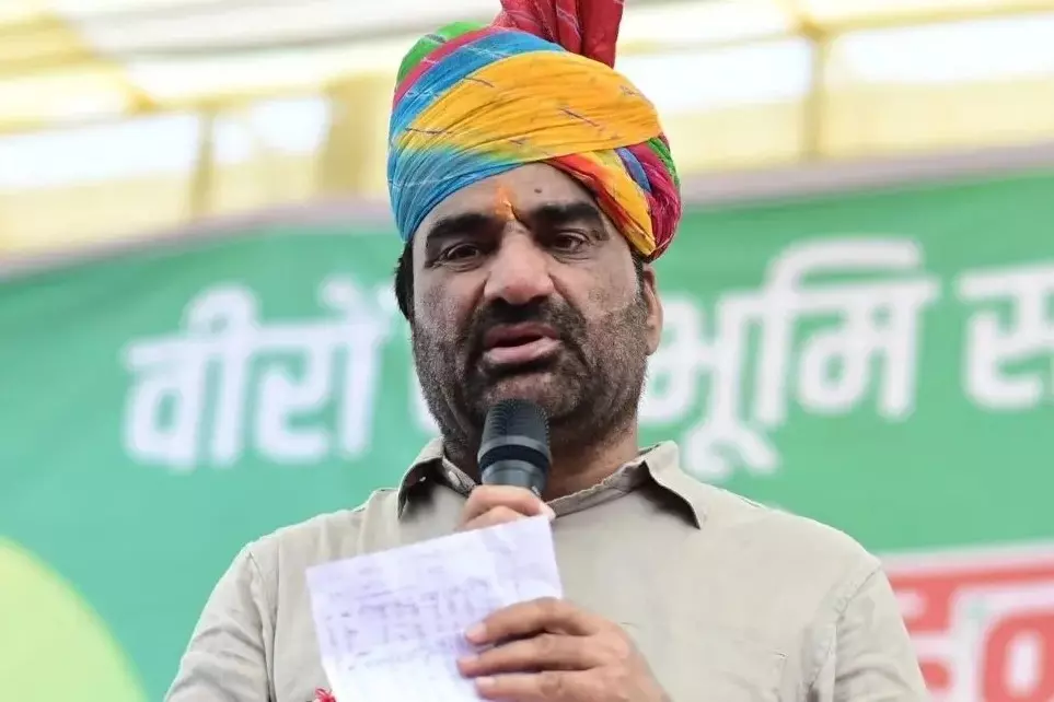 Jaipur: बेनीवाल ने सुरक्षा ड्यूटी को लेकर गृह मंत्री और सीएम से की हस्तक्षेप की मांग Jaipur: बेनीवाल ने सुरक्षा ड्यूटी को लेकर गृह मंत्री और सीएम से की हस्तक्षेप की मांग