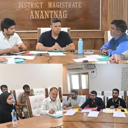 Anantnag: जिला विकास आयुक्त ने रोजगार योजना आवेदनों की समीक्षा और साक्षात्कार किया Anantnag: जिला विकास आयुक्त ने रोजगार योजना आवेदनों की समीक्षा और साक्षात्कार किया