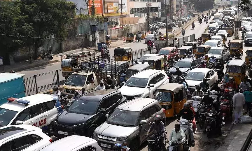 Telangana: ट्रैफ़िक जाम कम करने के लिए ट्रैफ़िक पेट्रोल बाइक लॉन्च की गईं Telangana: ट्रैफ़िक जाम कम करने के लिए ट्रैफ़िक पेट्रोल बाइक लॉन्च की गईं