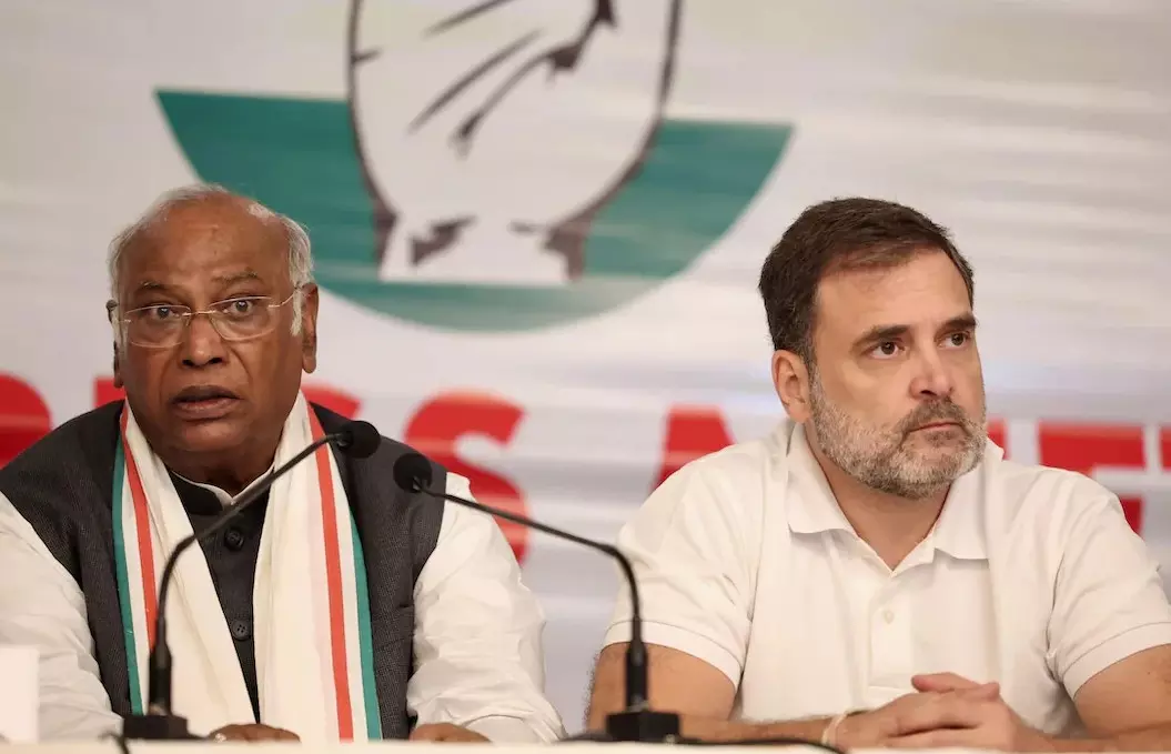 New Delhi: राम मंदिर ट्रस्ट के वित्तीय मामलों को लेकर खरगे-राहुल ने की जांच की मांग New Delhi: राम मंदिर ट्रस्ट के वित्तीय मामलों को लेकर खरगे-राहुल ने की जांच की मांग