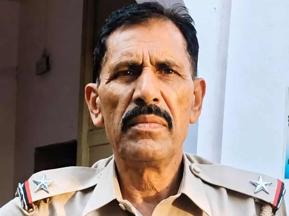Dausa: हार्ट अटैक से एएसआई की मौत की आशंका, पुलिस में शोक की लहर Dausa: हार्ट अटैक से एएसआई की मौत की आशंका, पुलिस में शोक की लहर