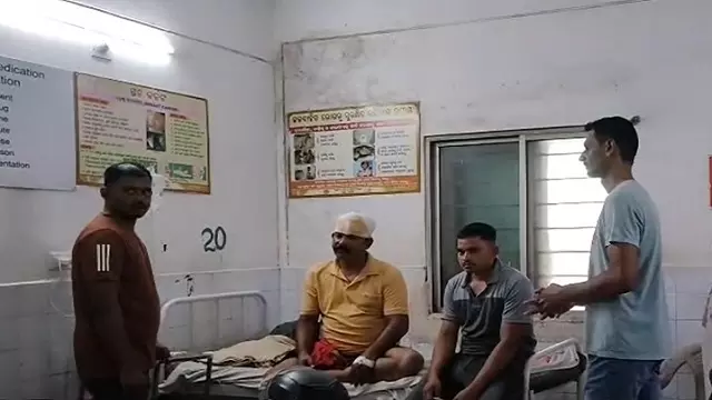 Boudh में छापेमारी के दौरान गांजा माफिया ने पुलिस पर हमला किया, एक पुलिसकर्मी गंभीर रूप से घायल Boudh में छापेमारी के दौरान गांजा माफिया ने पुलिस पर हमला किया, एक पुलिसकर्मी गंभीर रूप से घायल