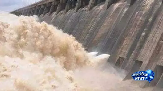 Sambalpur में बाढ़ का पानी छोड़ने के लिए हीराकुंड बांध के चार और स्लुइस गेट खोले गए Sambalpur में बाढ़ का पानी छोड़ने के लिए हीराकुंड बांध के चार और स्लुइस गेट खोले गए