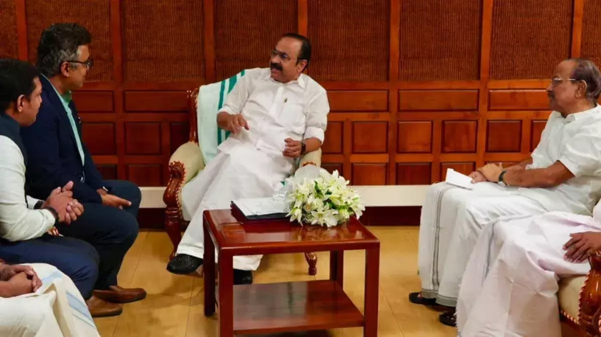 CM ने झूठ नहीं बोला: कुन्हालीकुट्टी ने टाटा के प्रतिनिधियों के साथ बातचीत की पुष्टि की CM ने झूठ नहीं बोला: कुन्हालीकुट्टी ने टाटा के प्रतिनिधियों के साथ बातचीत की पुष्टि की
