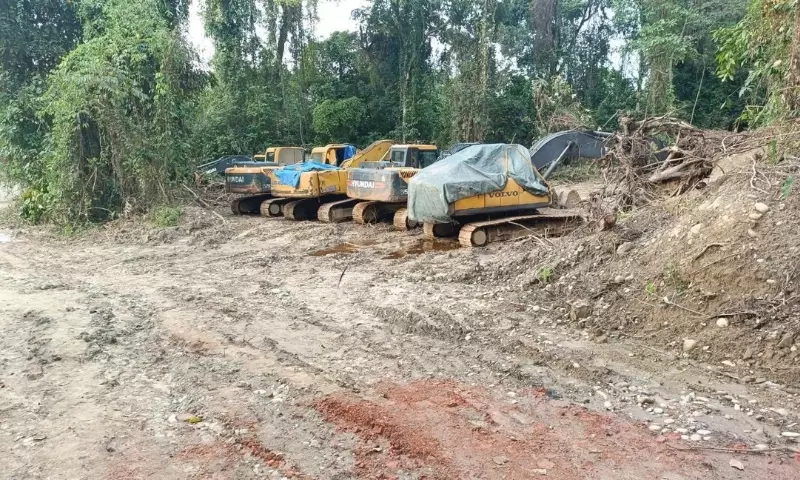 Assam: अधिकार समूह ने मार्गेरिटा में अवैध कोयला व्यापार का आरोप लगाया Assam: अधिकार समूह ने मार्गेरिटा में अवैध कोयला व्यापार का आरोप लगाया